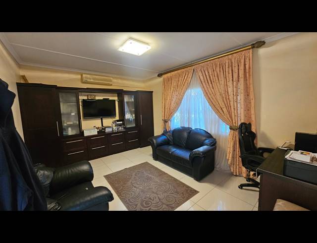 4 BEDROOM FREESTANDING FOR SALE IN RICHEM